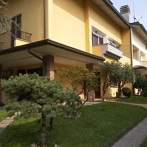  Bed & Breakfast Accogliente A Due Passi Dal Metro Di Milano - Casa Adriana Italië